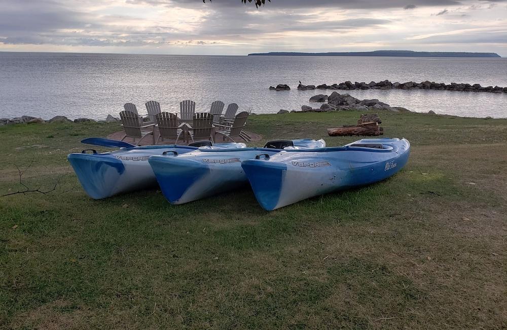 Baymont By Wyndham St. Ignace Lakefront Exterior foto