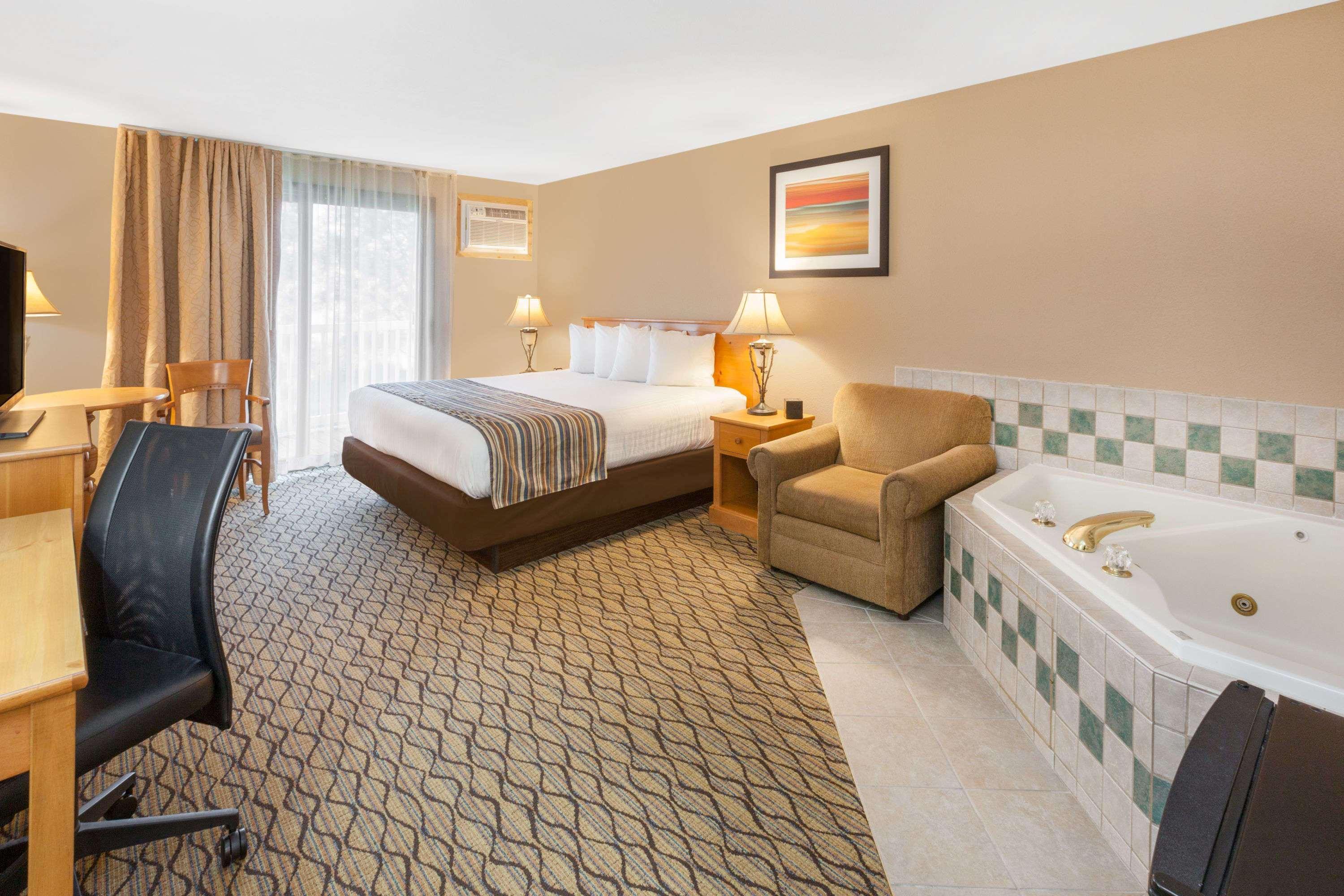 Baymont By Wyndham St. Ignace Lakefront Exterior foto