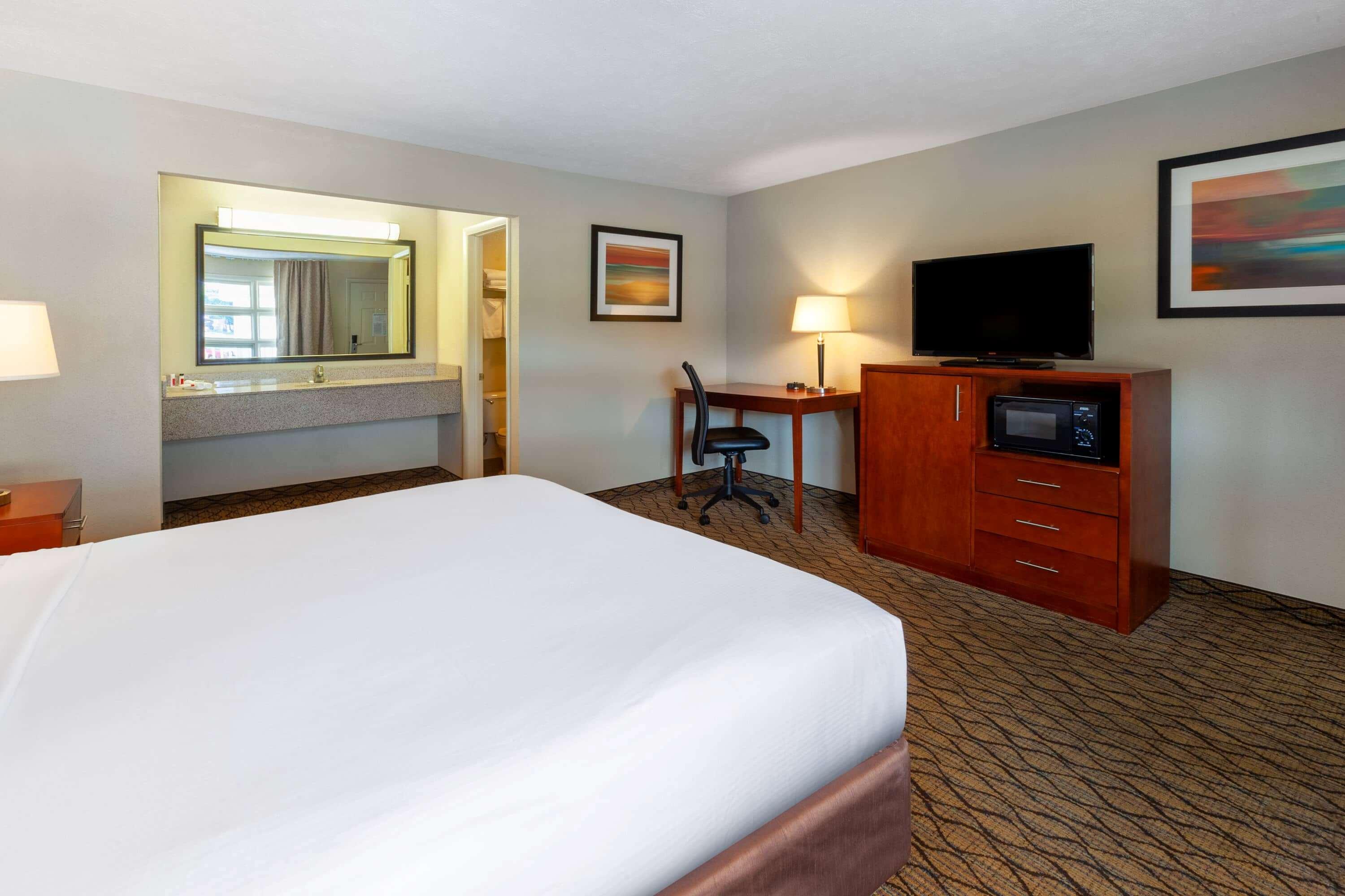 Baymont By Wyndham St. Ignace Lakefront Exterior foto