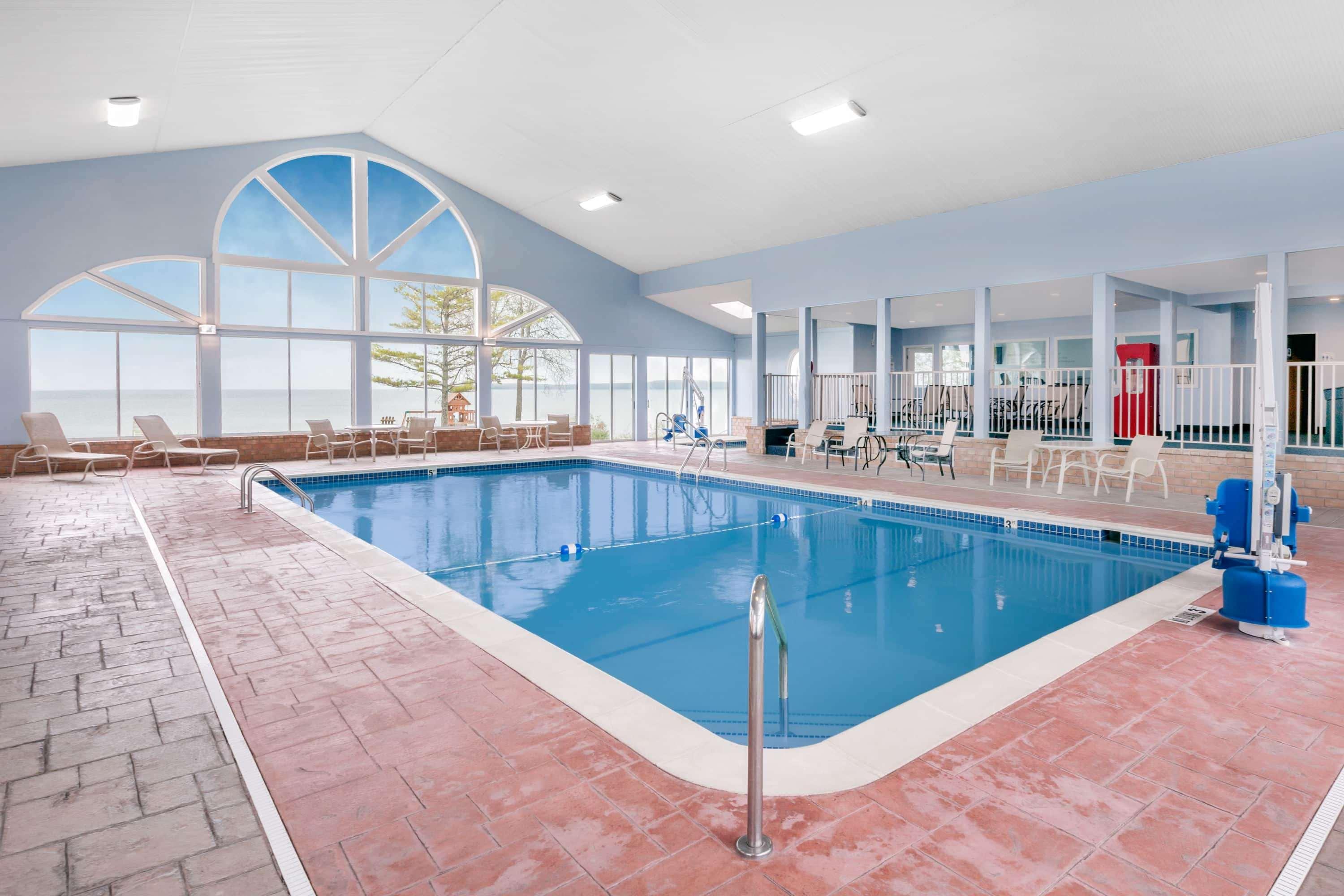 Baymont By Wyndham St. Ignace Lakefront Exterior foto