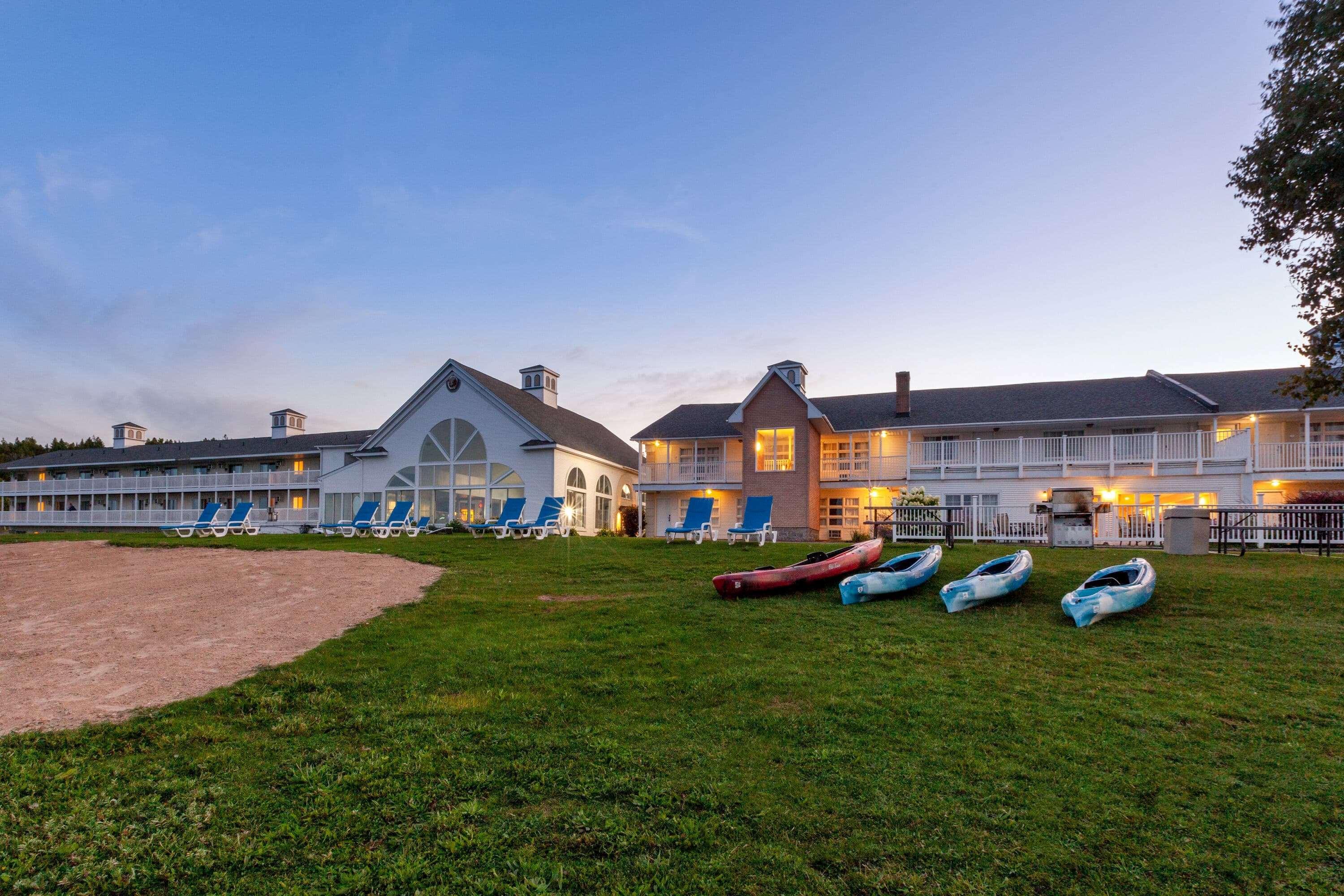 Baymont By Wyndham St. Ignace Lakefront Exterior foto