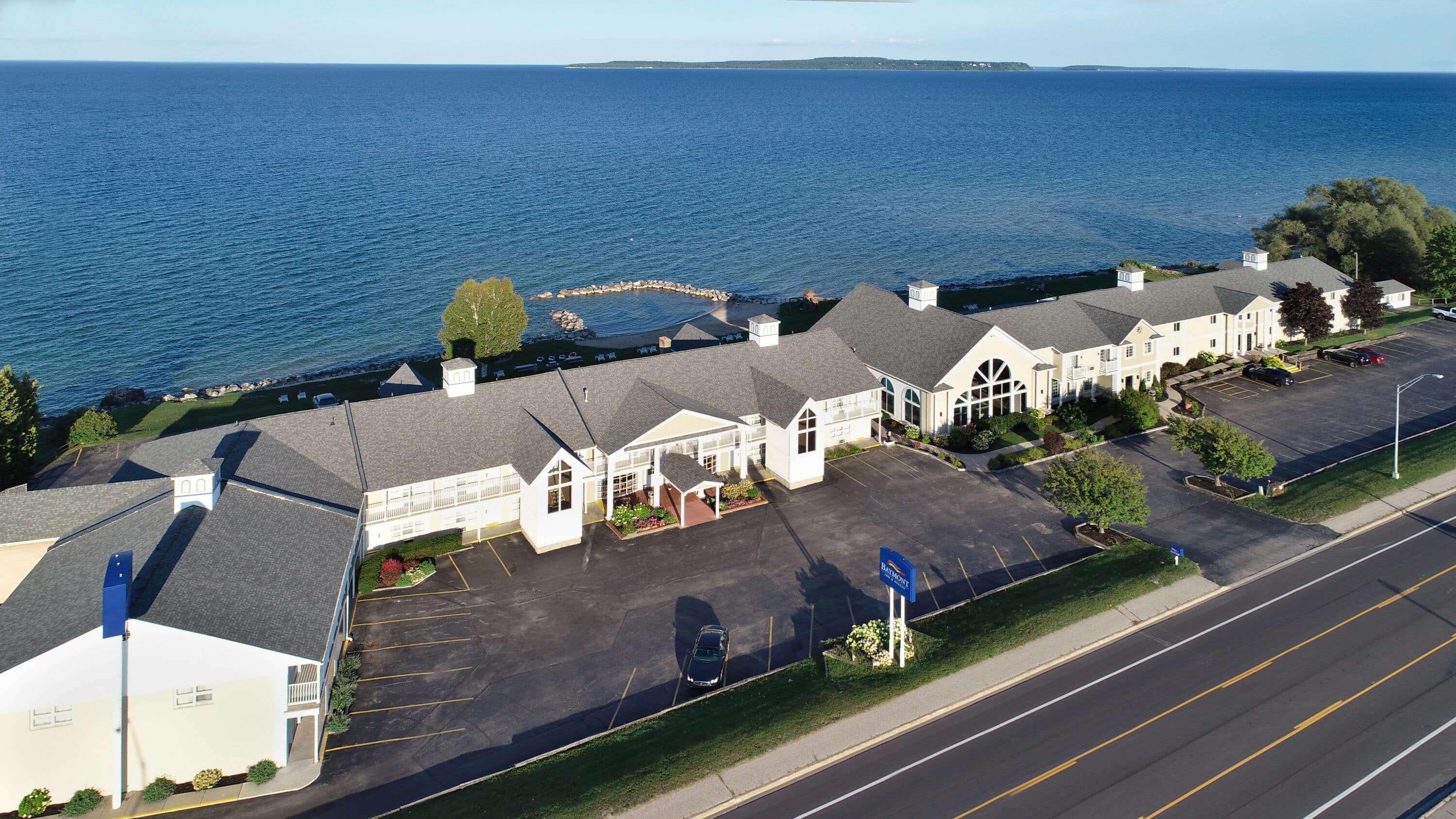 Baymont By Wyndham St. Ignace Lakefront Exterior foto