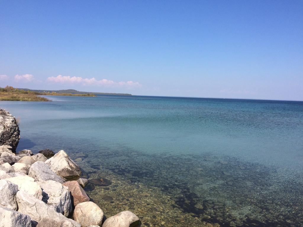 Baymont By Wyndham St. Ignace Lakefront Exterior foto