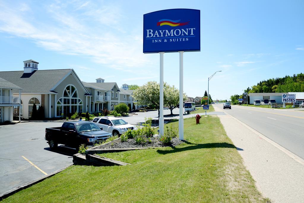 Baymont By Wyndham St. Ignace Lakefront Exterior foto